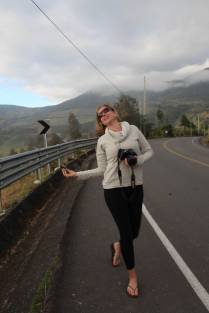 Pausa para fotos na viagem de Baños à Cuenca - Equador (olha só a felicidade da aniversariante!)
